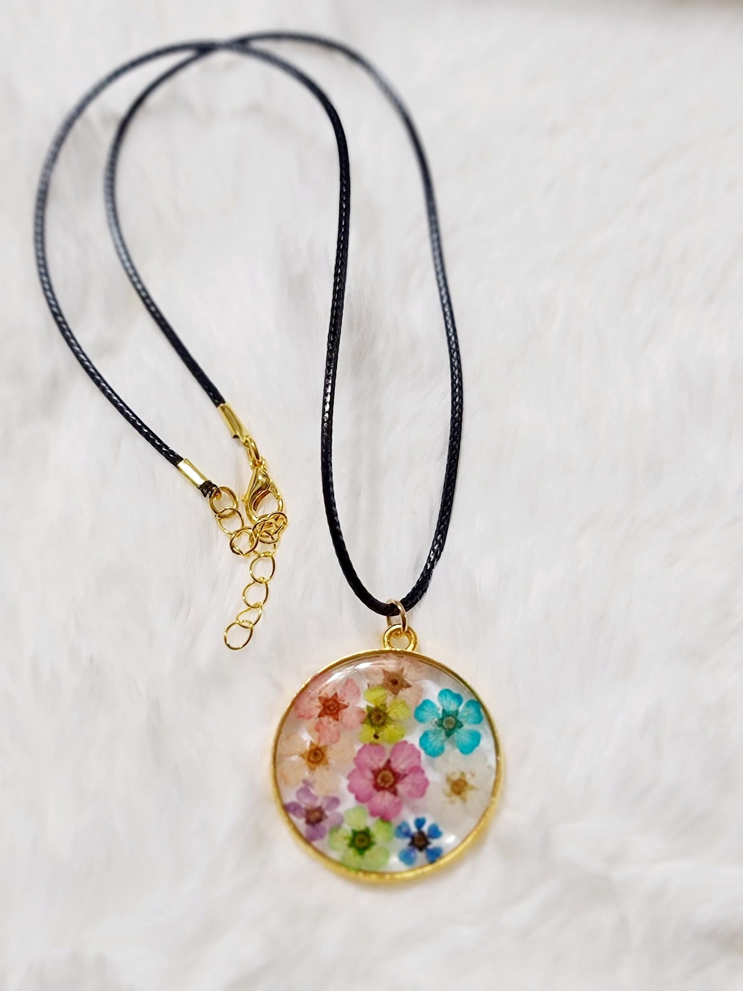 Multi-color flower Circle Necklace