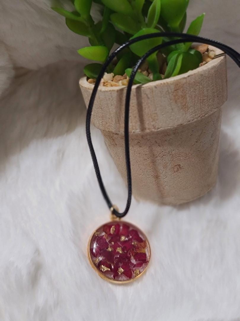 Rose Petal Flower Circle Pendant Necklace