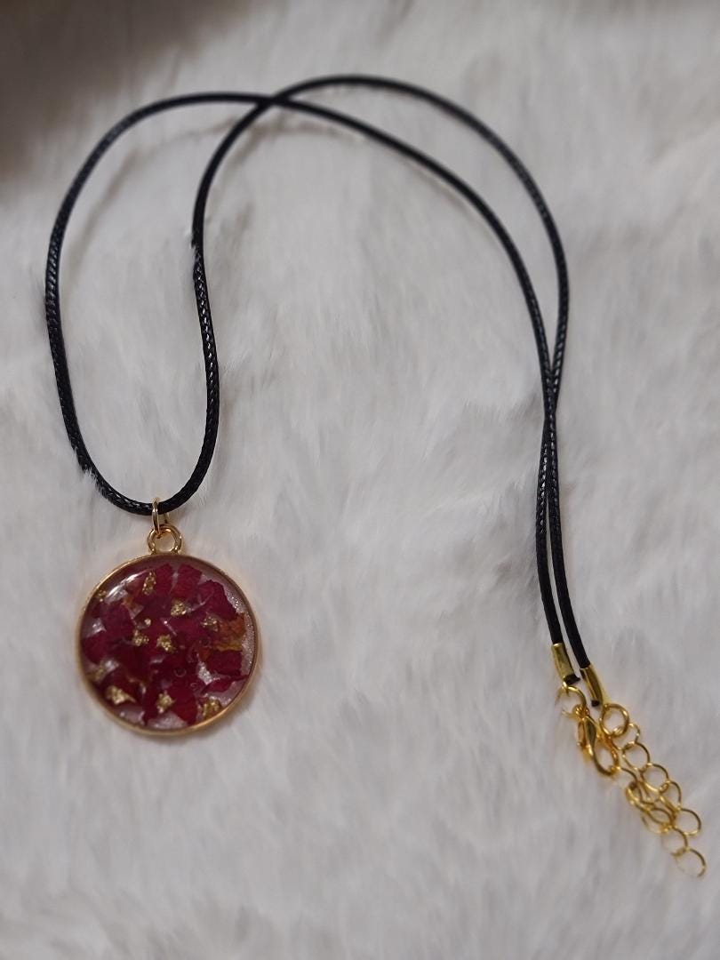 Rose Petal Flower Circle Pendant Necklace